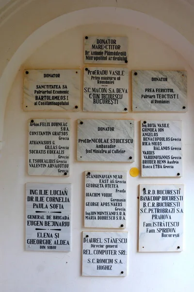 Transilvanya bölgesindeki Smbta de Sus, Braov County 'deki Romen Ortodoks manastırı Sambata Manastırı. Meryem Ana 'nın yurduna ithaf edilmiştir.