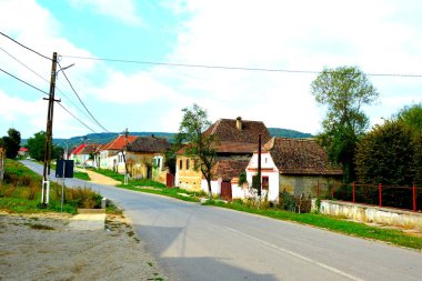 Romanya 'nın Barcut, Transilvanya kentindeki tipik kırsal alan ve köylü evleri. Yerleşim yeri Sakson koloniciler tarafından 12. yüzyılın ortalarında kuruldu.