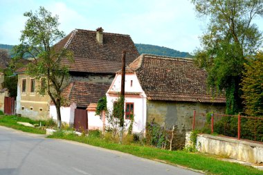 Romanya 'nın Barcut, Transilvanya kentindeki tipik kırsal alan ve köylü evleri. Yerleşim yeri Sakson koloniciler tarafından 12. yüzyılın ortalarında kuruldu.