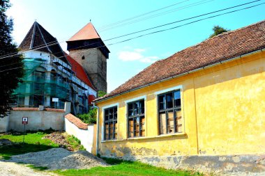 Romanya 'nın Transilvanya kentindeki Stejaris köyündeki güçlendirilmiş ortaçağ sakson evanjelik kilisesi. Yerleşim yeri Sakson koloniciler tarafından 12. yüzyılın ortalarında kuruldu.