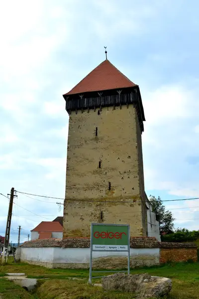Stärkt Medeltida Saxkyrka Och Typiskt Landsbygdslandskap Byn Netus Transsylvanien Rumänien — Stockfoto