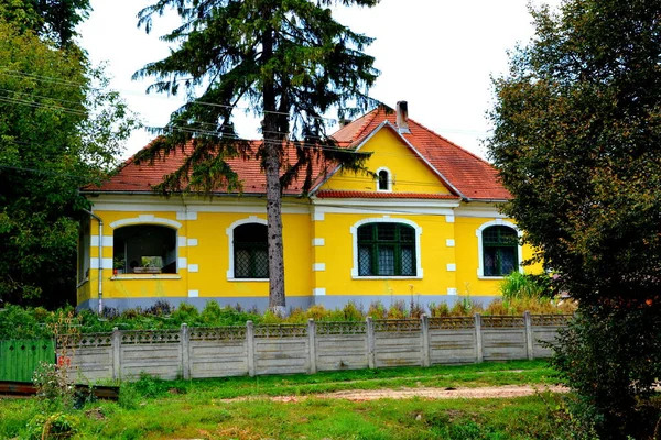 Typowy Wiejski Krajobraz Wiejskie Domy Miejscowości Toarcla Tartlau Transylwania Rumunia — Zdjęcie stockowe