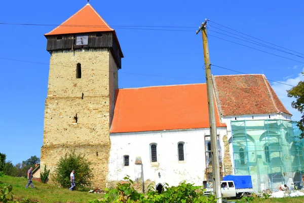 在罗马尼亚特兰西瓦尼亚的Ruja村强化中世纪撒克逊福音派教堂 该定居点是撒克逊殖民者在12世纪中叶建立的 — 图库照片