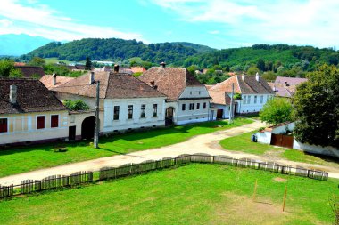 Cincsor, Kleinschenk, Transilvanya, Romanya 'daki tipik kırsal alan ve köylü evleri. Yerleşim yeri Sakson koloniciler tarafından 12. yüzyılın ortalarında kuruldu.