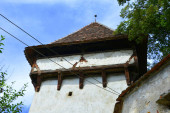 Erődített középkori szász templom Cincsor községben, Klienschenk, Erdély, Románia. A települést a szász telepesek alapították a 12. század közepén..