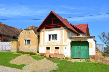 Romanya 'nın Cincu, Grossschenk, Transilvanya kentindeki tipik kırsal alan ve köylü evleri. Yerleşim yeri Sakson koloniciler tarafından 12. yüzyılın ortalarında kuruldu.
