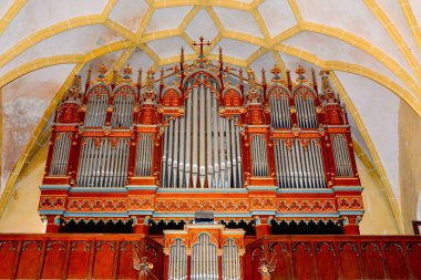 Romanya 'nın Transilvanya kentindeki Cincu, Grrossschenk köyündeki güçlendirilmiş ortaçağ sakson evanjelik kilisesi. Yerleşim yeri Sakson koloniciler tarafından 12. yüzyılın ortalarında kuruldu.