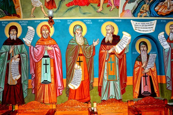 Iconos Ortodoxos Iglesia Pestera Macizo Bucegi Las Montañas Curva Los —  Fotos de Stock
