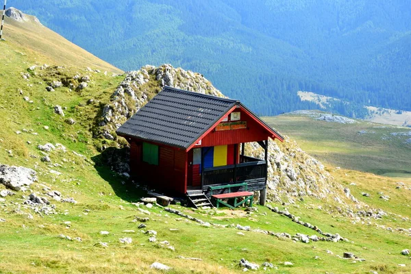 Hütte. Bucegi-Massiv, in den Karpaten, Siebenbürgen, Rumänien. — Stockfoto