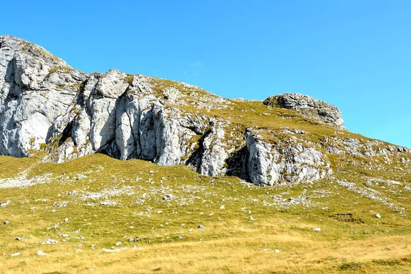 Bucegi Massif, v Karpatských horách, Transylvánie, Rumunsko. — Stock fotografie