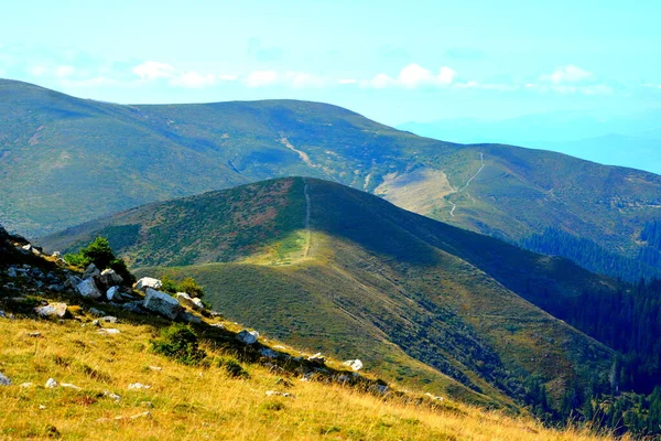 Macizo de Bucegi, en Cárpatos Bend Mountains, Transilvania, Rumania. —  Fotos de Stock