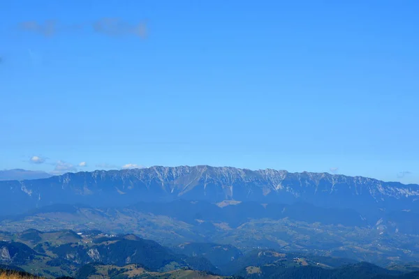 Bucegi Massif, em Carpathian Bend Mountains, Transilvânia, Roménia. — Fotografia de Stock