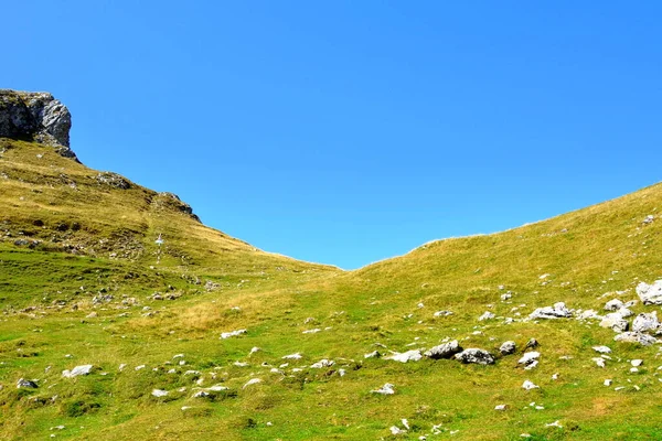 Bucegi Massif, em Carpathian Bend Mountains, Transilvânia, Roménia. — Fotografia de Stock