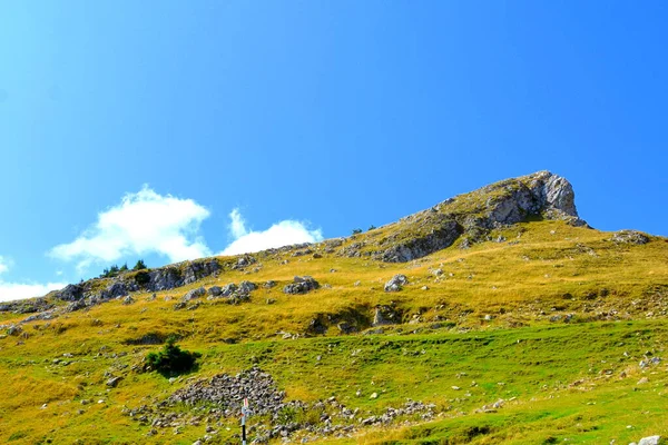 Bucegi Massif, v Karpatských horách, Transylvánie, Rumunsko. — Stock fotografie
