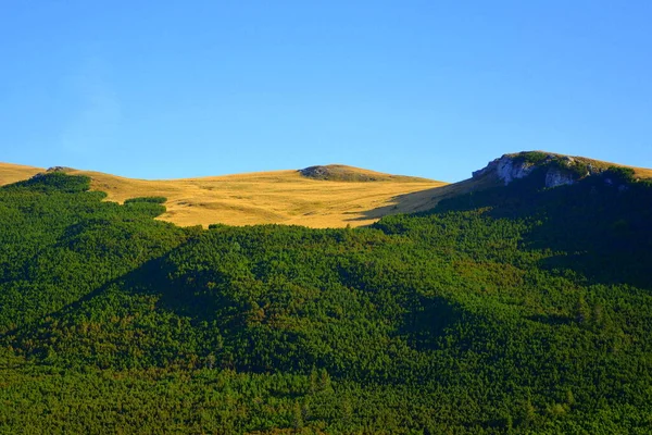 Macizo de Bucegi, en Cárpatos Bend Mountains, Transilvania, Rumania. —  Fotos de Stock