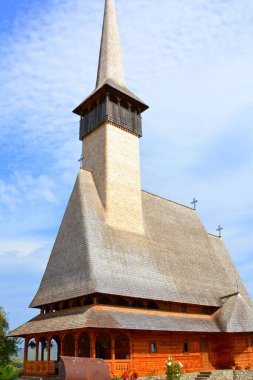 Ieud 'daki bir Romen Ortodoks manastırı olan Ortodoks Manastırı Trei Ierarhi' nin içinde yağmacılar, Transilvanya, Romanya