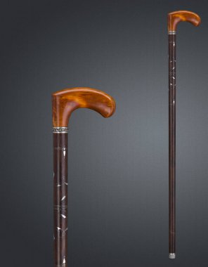 Yürüyen bastonlar ve koltuk değnekleri. Yüksek kalite fotoğraf