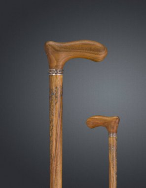 Yürüyen bastonlar ve koltuk değnekleri. Yüksek kalite fotoğraf