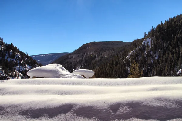 Uma Cama Neve Penhasco Montanha Colorado — Fotografia de Stock