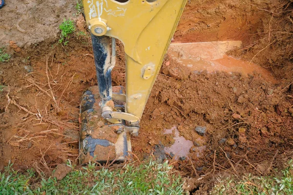 Backhoe Works Repair Broken Water Pipes Underground — Stock Photo, Image