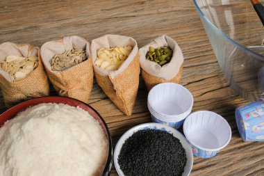 Floransa kurabiyesi yapan kadının en iyi görüntüsü. Kurabiye malzemeleri.