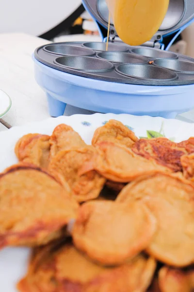 Close Woman Making Local Malaysian Desert Called Akok Kedut — Stock Photo, Image