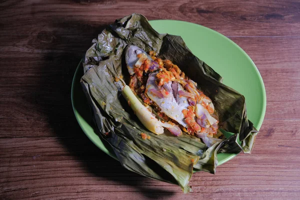 Ikan Pepes Grill Fish Wrapped Banana Leaves Green Plate — 图库照片