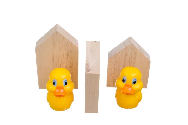 Gelbe Ente Mit Hölzernem Blockhaus Symbol Über Stay Home Covid — Stockfoto