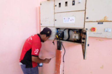 Muadzam Şah, Malezya - 31 Ocak 2020: Elektrik panelinin önündeki elektrik kablosu kontrol ve dağıtım sisteminde elektrik sistemi.