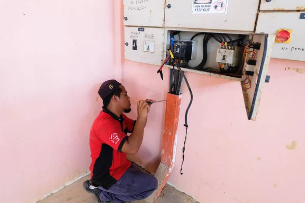 Muadzam Shah Malaysia January 31Th 2020 Technician Wiring Cable Front Royalty Free Stock Photos