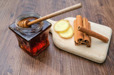 Tatlım, zencefil ve tarçın doğal malzemelerdir..