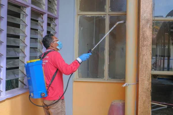 Muadzam Shah Malaysia Giugno 2020 Lavoratore Disinfettante Tuta Protettiva Che — Foto Stock