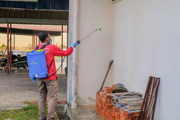 Муадзам Шах Малайзия Июня 2020 Года Дезинфицирующий Работник Защитном Костюме — стоковое фото