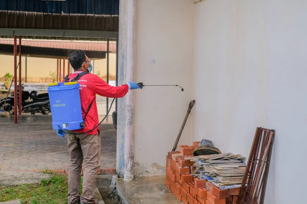 Муадзам Шах Малайзия Июня 2020 Года Дезинфицирующий Работник Защитном Костюме — стоковое фото