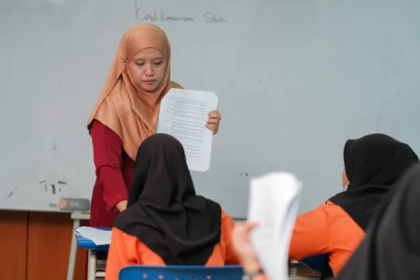 Муадзам Шах Малайзия Июля 2020 Года Учитель Мусульманин Улыбается Своему — стоковое фото