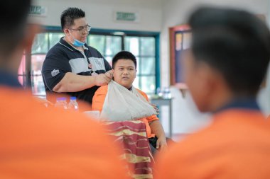 Muadzam Şah, Malezya - 2 Eylül 2020: Üniversitede ilk yardım kardiyopulmoner resüsitasyon dersi ve otomatikman dış defibrilatör atölyesi kullanımı.