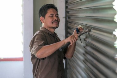 Müteahhit sınıfın kepenklerini kapatıyor.