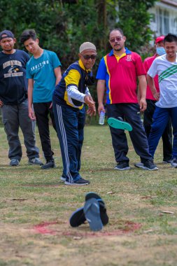 Muadzam Şah, Malezya - 16 Eylül 2020: Malezya Günü 'nde insanlar terlik atma oyunu oynuyor