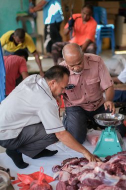 Muadzam Şah, Malezya - 10 Ağustos 2020: Kolej Vokasional Muadzam Şah 'ta kimliği belirsiz bir adam.