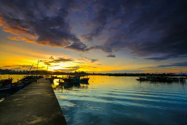 Parkert Fiskebåt Solnedgang Ved Kuala Besut Terengganu Malaysia Bildet Inneholder – stockfoto