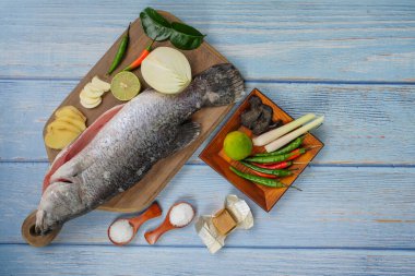 Bıçaklı, biberli, soğanlı, tavuk suyu küplü, limonlu, limonlu, limonlu, limonlu, tuzlu, zencefilli, sarımsaklı ve limonlu.