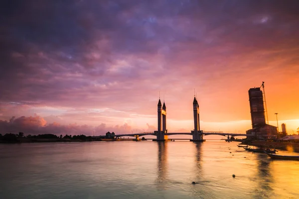 Мост Через Реку Теренггану Восходе Солнца Недавно Отчеканенный Мост Обеспечивает — стоковое фото