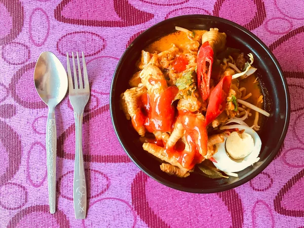 Curry Noddles Vagy Mee Kari Ami Egy Népszerű Hagyományos Fűszeres — Stock Fotó