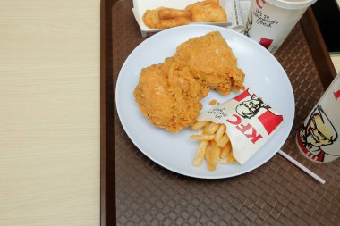 Muadzam Şah, 24 Ocak 2020: Kentucky Fried Chicken (KFC) restoranı, fast food. KFC, kızarmış piliçler üzerine uzmanlaşmış bir fast food restoran zinciri.