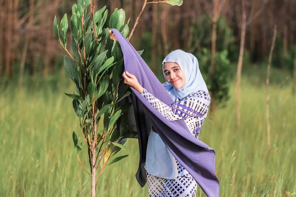 Portrait Happy Beautiful Young Model Fashionable Hijab Style Posing Green — Stock Photo, Image