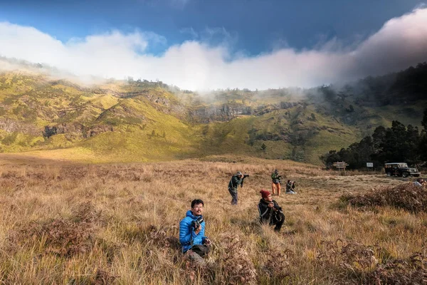 2012 Bromo Indonesia August 2019 Asian Man Travelers Photographer Taking — 스톡 사진