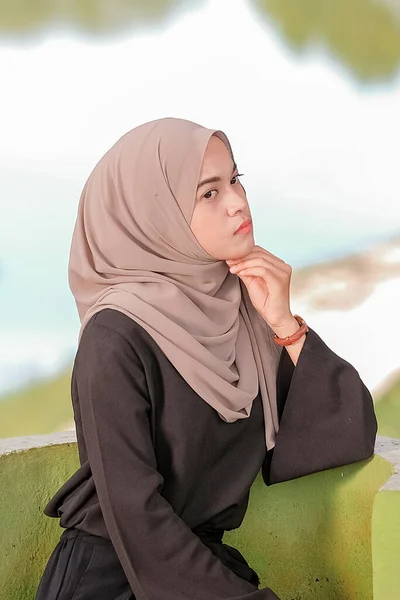 Porträt Einer Muslimischen Schönheit Mit Hijab — Stockfoto