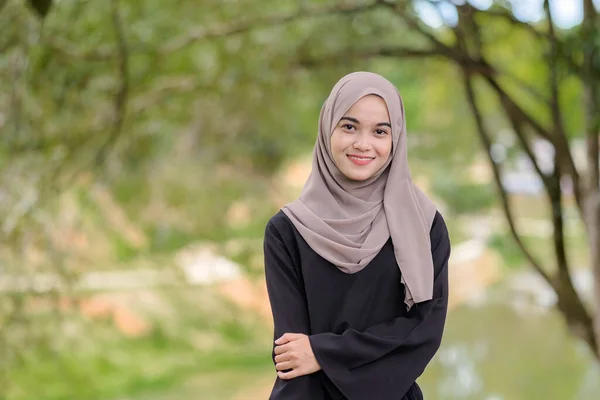 Portrait Muslim Beauty Woman Wearing Hijab — Stok Foto