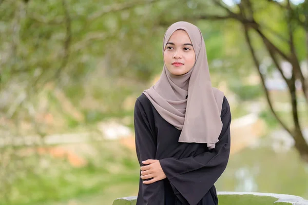 Portrait Muslim Beauty Woman Wearing Hijab — Stok Foto