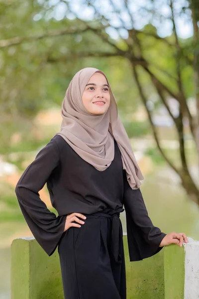 Retrato Mulher Beleza Muçulmana Vestindo Hijab — Fotografia de Stock
